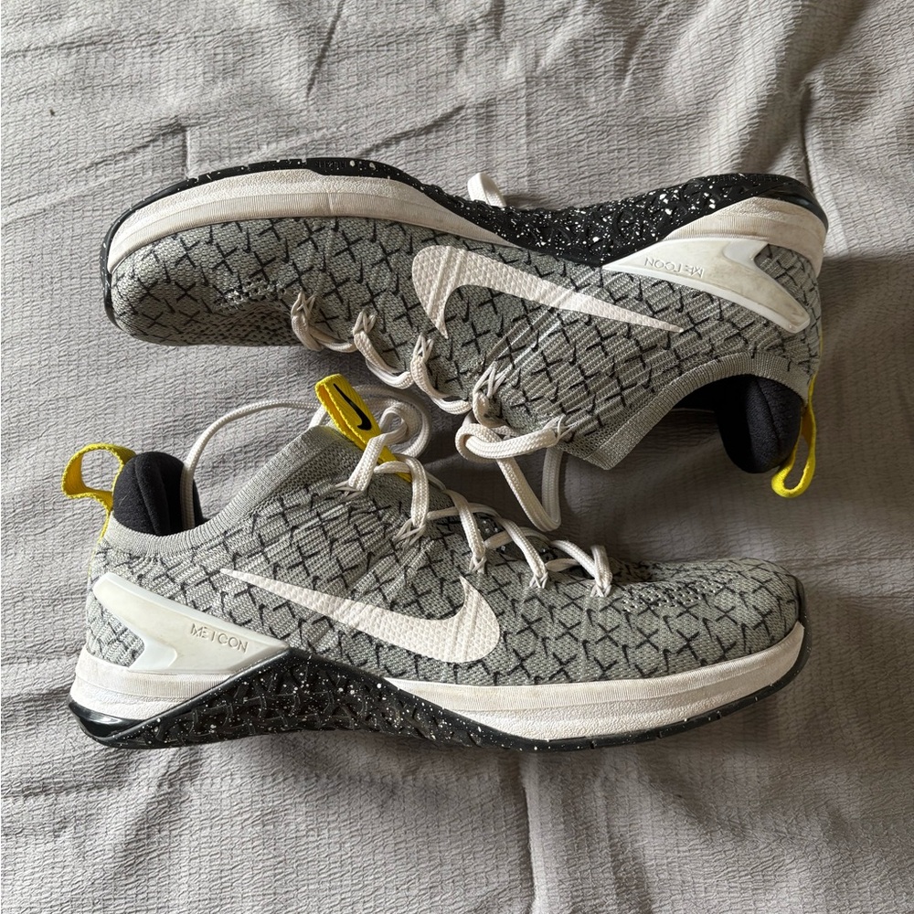 Nike Metcon Black and Yellow Trainers